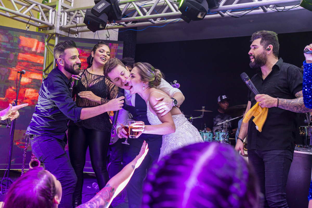 FOTOS CASAMENTO IGREJA CATOLICA MATRIZ VALINHOS SP CASAL DE NOIVOS PRISCILA E NETOR FESTA EM CLUBE ATLETICO VALINHENSE FOTOGRAFO DENIS SILVEIRA FOTOGRAFIA WEDDING PHOTOGRAPHY