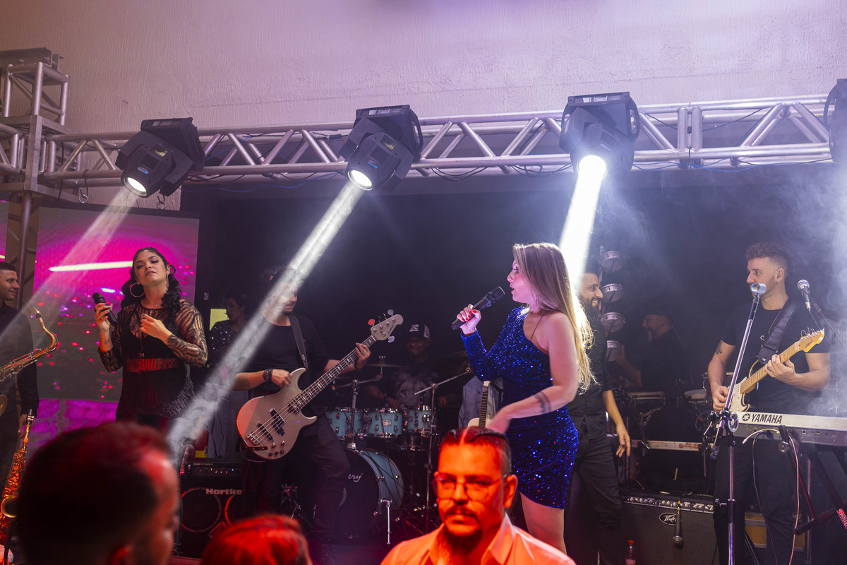 FOTOS CASAMENTO IGREJA CATOLICA MATRIZ VALINHOS SP CASAL DE NOIVOS PRISCILA E NETOR FESTA EM CLUBE ATLETICO VALINHENSE FOTOGRAFO DENIS SILVEIRA FOTOGRAFIA WEDDING PHOTOGRAPHY