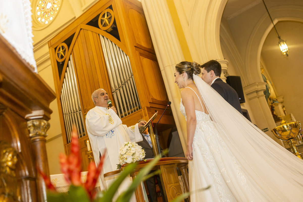 FOTOS CASAMENTO IGREJA CATOLICA MATRIZ VALINHOS SP CASAL DE NOIVOS PRISCILA E NETOR FESTA EM CLUBE ATLETICO VALINHENSE FOTOGRAFO DENIS SILVEIRA FOTOGRAFIA WEDDING PHOTOGRAPHY