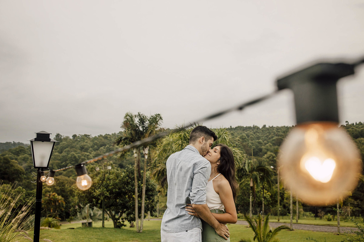 fotos de ensaio de casal pré wedding realizado em Itatiba SP no Sitio Santa Terezinha pelo fotografo Denis Silveira Fotografia Especializada em Casamentos