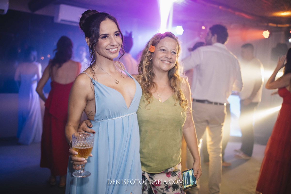 fotos casamento pé na areia na praia em Ubatuba litoral de SP casal de noivos Monica e Felipe no espaco Papillon Beach Casamento na Praia fotografia do fotografo Denis Silveira Especializado em Casamentos