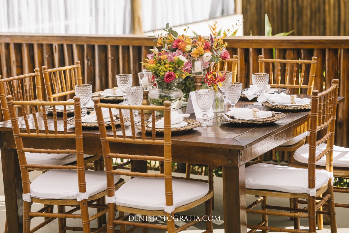 fotos casamento pé na areia na praia em Ubatuba litoral de SP casal de noivos Monica e Felipe no espaco Papillon Beach Casamento na Praia fotografia do fotografo Denis Silveira Especializado em Casamentos
