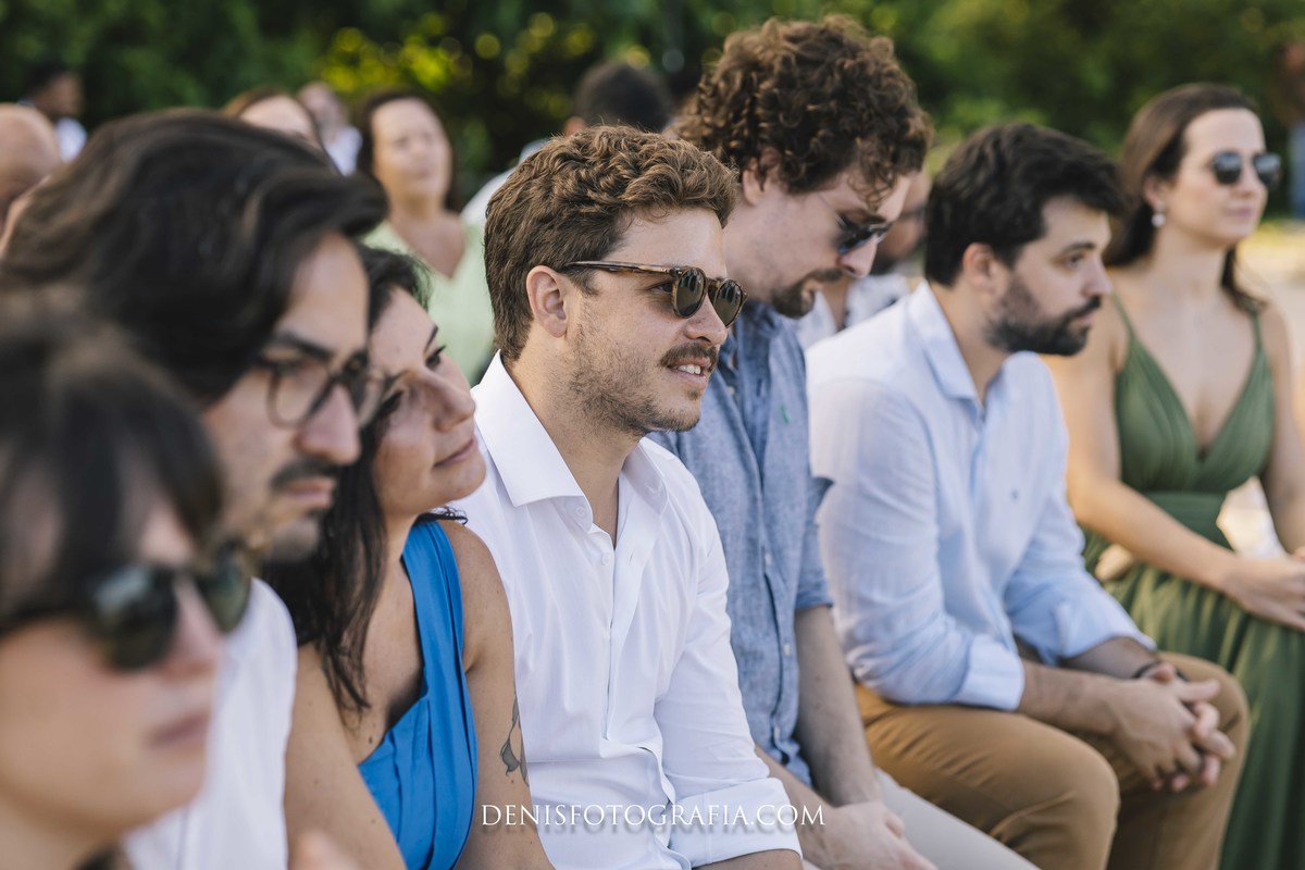 fotos casamento pé na areia na praia em Ubatuba litoral de SP casal de noivos Monica e Felipe no espaco Papillon Beach Casamento na Praia fotografia do fotografo Denis Silveira Especializado em Casamentos
