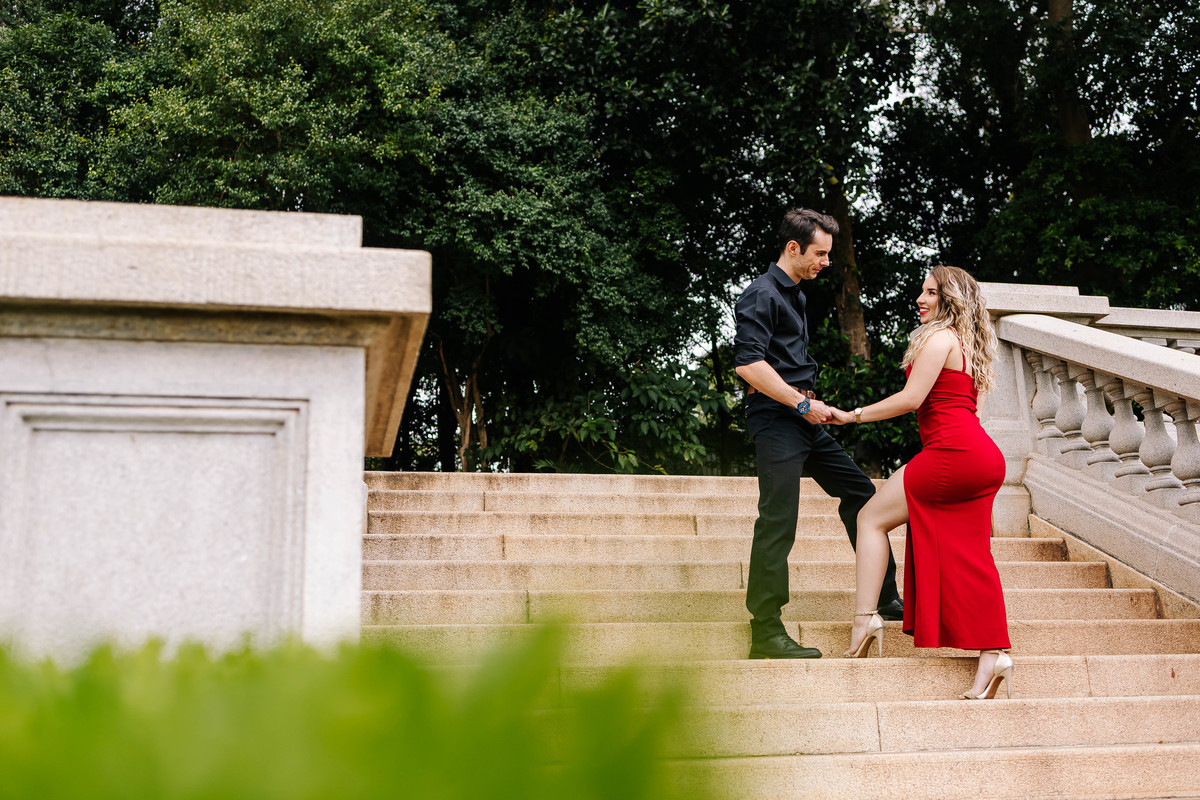 fotos ensaio de casal pre wedding no Museu do Ipiranga em SP noivos Emily e o David Thiago pelo fotografo Denis Silveira Especializado em Casamentos