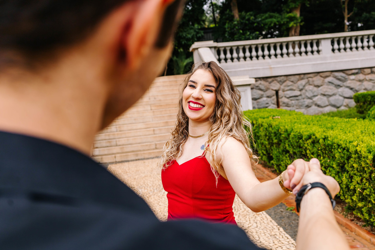 fotos ensaio de casal pre wedding no Museu do Ipiranga em SP noivos Emily e o David Thiago pelo fotografo Denis Silveira Especializado em Casamentos
