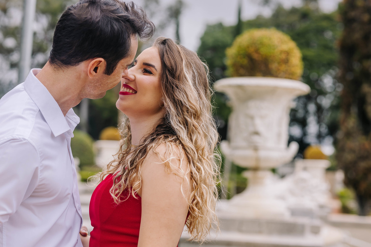 fotos ensaio de casal pre wedding no Museu do Ipiranga em SP noivos Emily e o David Thiago pelo fotografo Denis Silveira Especializado em Casamentos