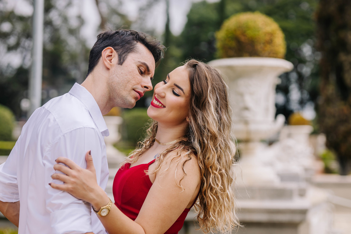 fotos ensaio de casal pre wedding no Museu do Ipiranga em SP noivos Emily e o David Thiago pelo fotografo Denis Silveira Especializado em Casamentos