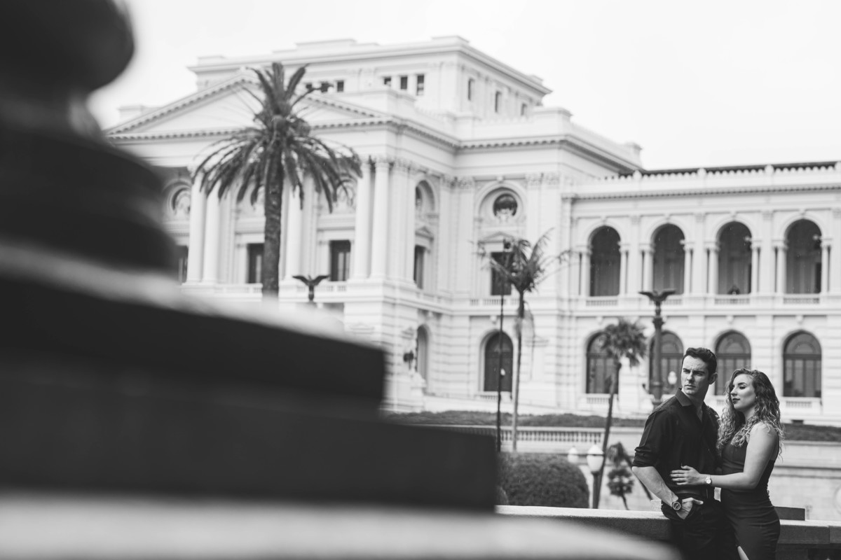 fotos ensaio de casal pre wedding no Museu do Ipiranga em SP noivos Emily e o David Thiago pelo fotografo Denis Silveira Especializado em Casamentos