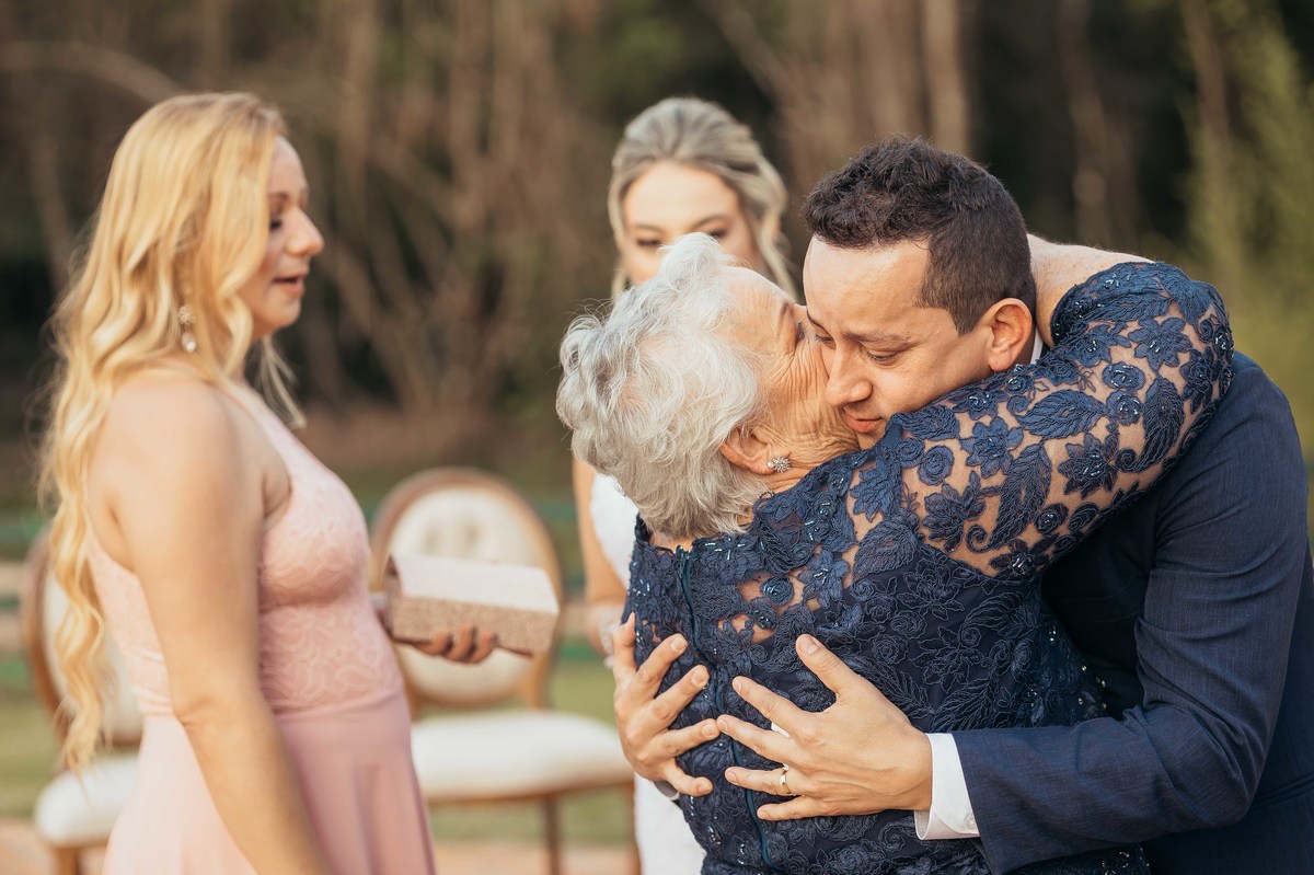 fotos casamento de dia na fazenda Dona Ines em Itatiba SP casal de noivos Michele e Rafael fotografia pelo fotografo Denis Silveira Especializado em Casamentos na fazenda