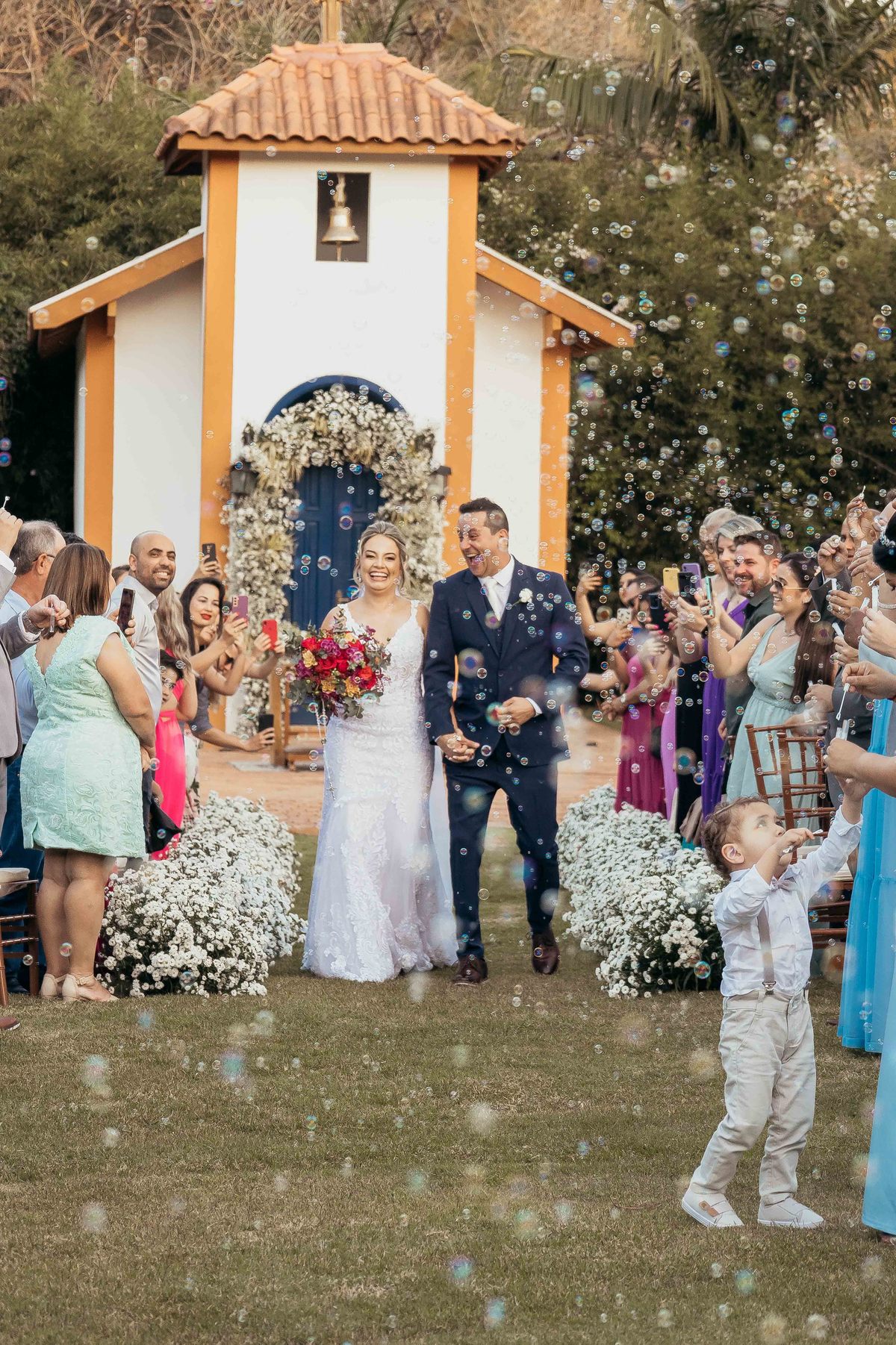 fotos casamento de dia na fazenda Dona Ines em Itatiba SP casal de noivos Michele e Rafael fotografia pelo fotografo Denis Silveira Especializado em Casamentos na fazenda