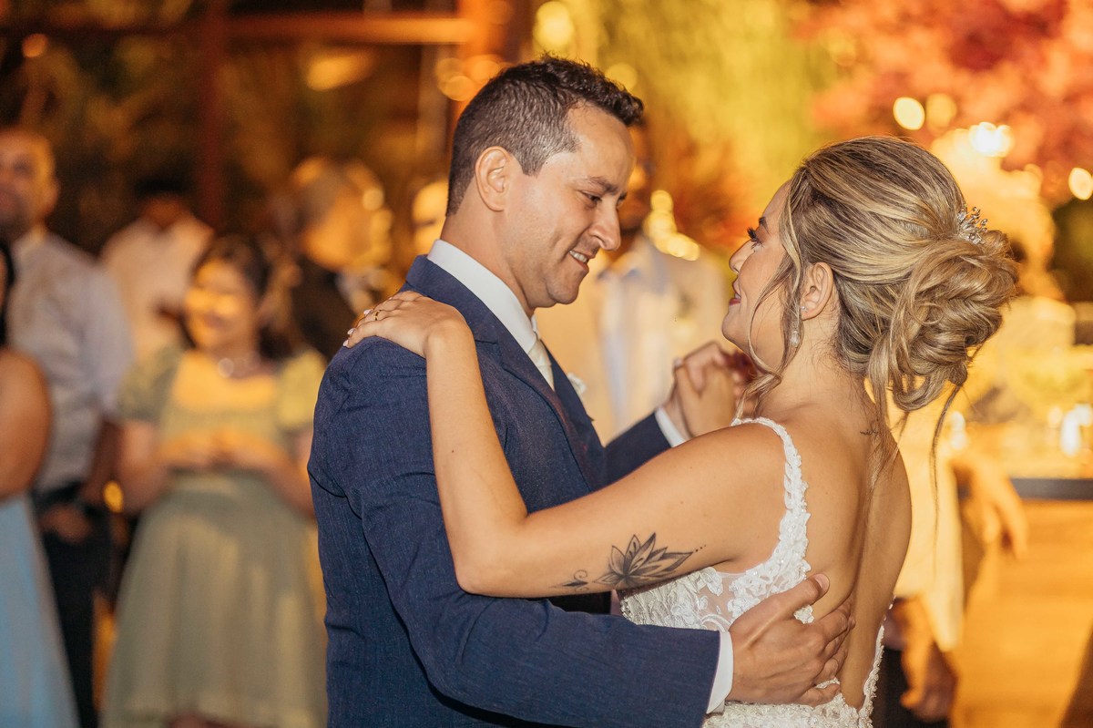 fotos casamento de dia na fazenda Dona Ines em Itatiba SP casal de noivos Michele e Rafael fotografia pelo fotografo Denis Silveira Especializado em Casamentos na fazenda