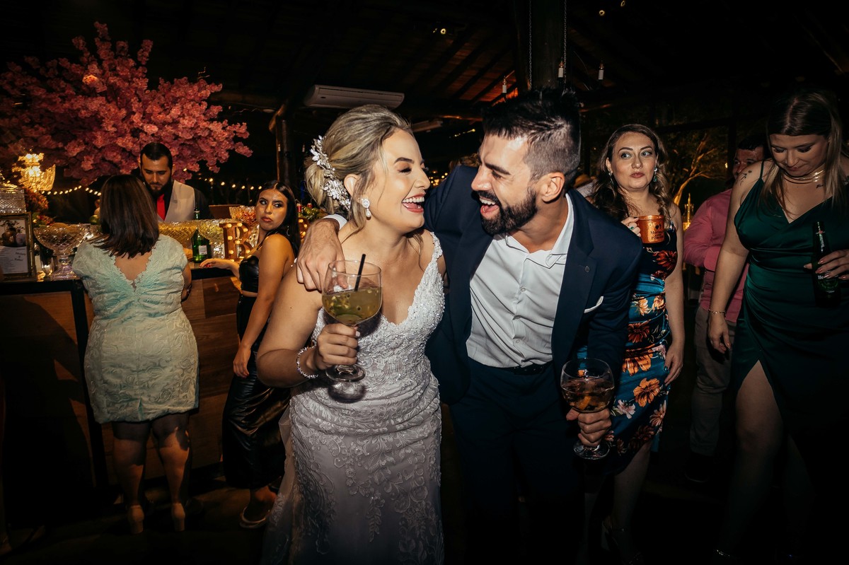 fotos casamento de dia na fazenda Dona Ines em Itatiba SP casal de noivos Michele e Rafael fotografia pelo fotografo Denis Silveira Especializado em Casamentos na fazenda