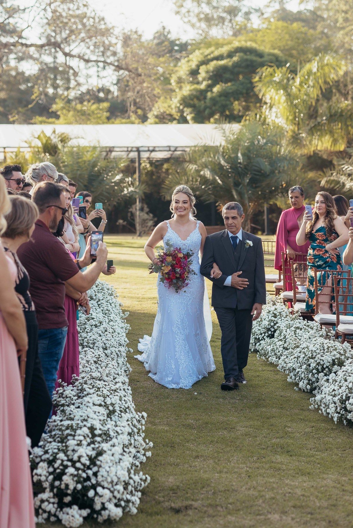 fotos casamento de dia na fazenda Dona Ines em Itatiba SP casal de noivos Michele e Rafael fotografia pelo fotografo Denis Silveira Especializado em Casamentos na fazenda