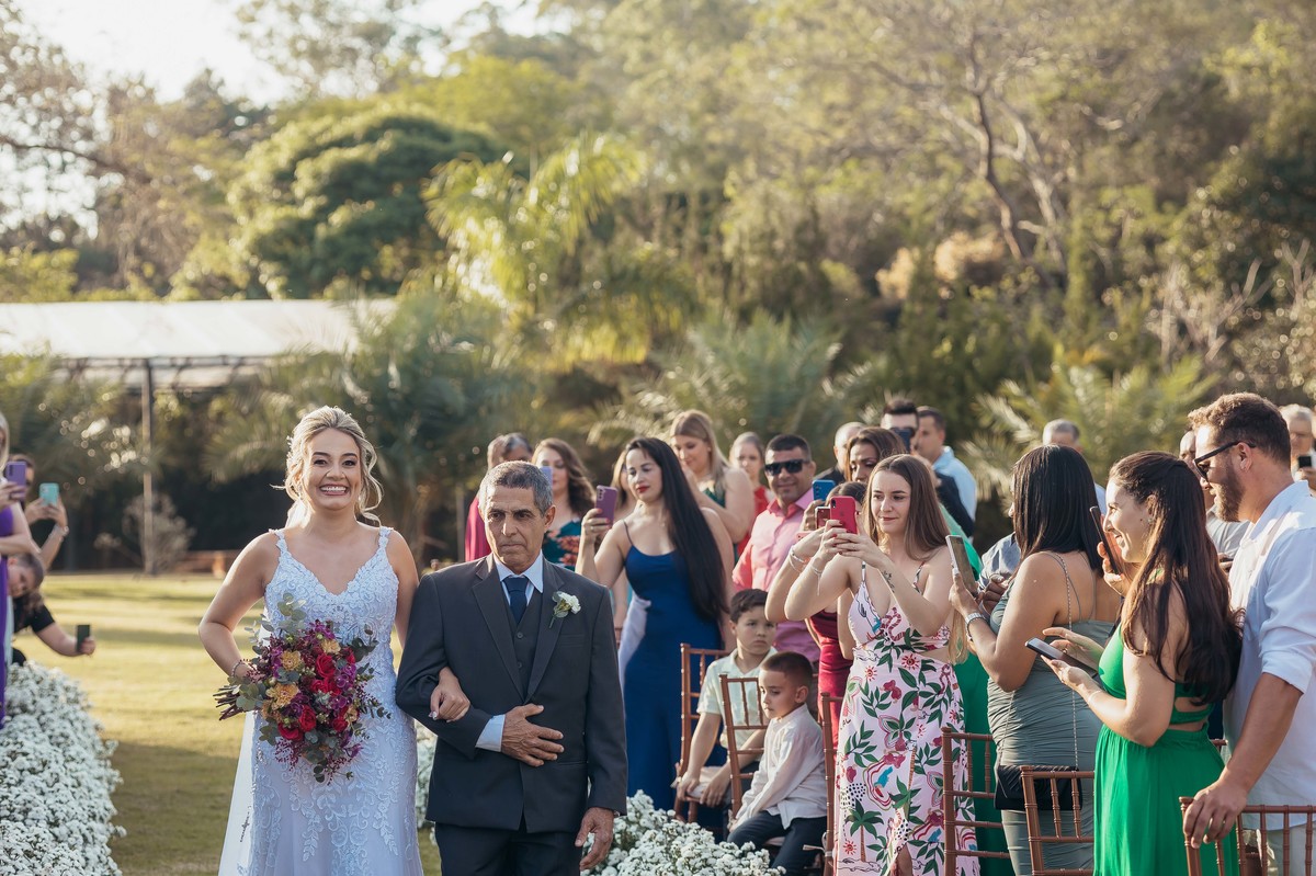 fotos casamento de dia na fazenda Dona Ines em Itatiba SP casal de noivos Michele e Rafael fotografia pelo fotografo Denis Silveira Especializado em Casamentos na fazenda