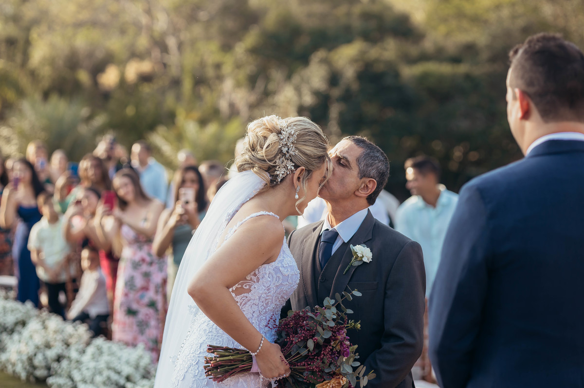 fotos casamento de dia na fazenda Dona Ines em Itatiba SP casal de noivos Michele e Rafael fotografia pelo fotografo Denis Silveira Especializado em Casamentos na fazenda