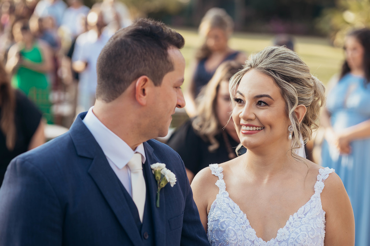 fotos casamento de dia na fazenda Dona Ines em Itatiba SP casal de noivos Michele e Rafael fotografia pelo fotografo Denis Silveira Especializado em Casamentos na fazenda