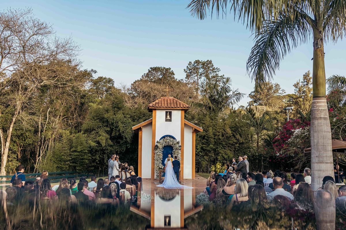 fotos casamento de dia na fazenda Dona Ines em Itatiba SP casal de noivos Michele e Rafael fotografia pelo fotografo Denis Silveira Especializado em Casamentos na fazenda