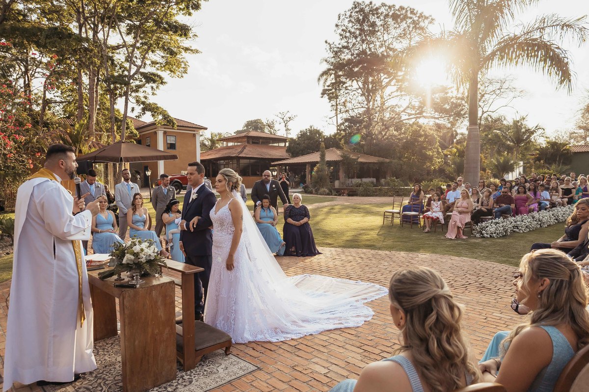 fotos casamento de dia na fazenda Dona Ines em Itatiba SP casal de noivos Michele e Rafael fotografia pelo fotografo Denis Silveira Especializado em Casamentos na fazenda
