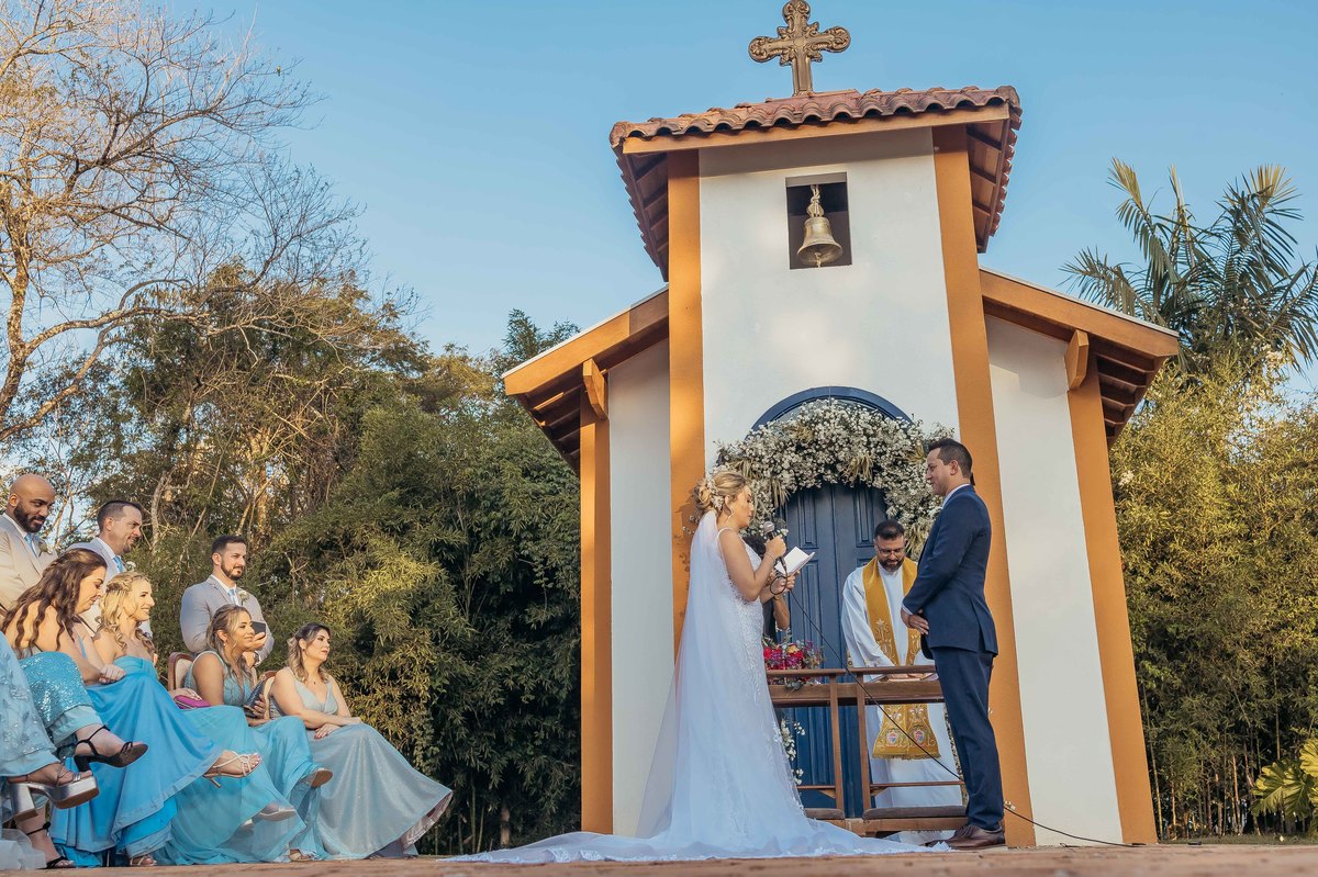 fotos casamento de dia na fazenda Dona Ines em Itatiba SP casal de noivos Michele e Rafael fotografia pelo fotografo Denis Silveira Especializado em Casamentos na fazenda