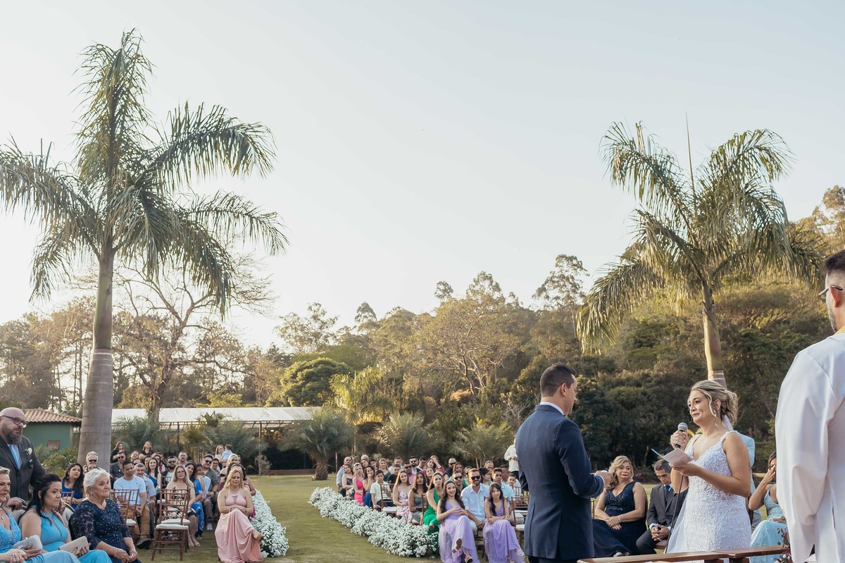 fotos casamento de dia na fazenda Dona Ines em Itatiba SP casal de noivos Michele e Rafael fotografia pelo fotografo Denis Silveira Especializado em Casamentos na fazenda