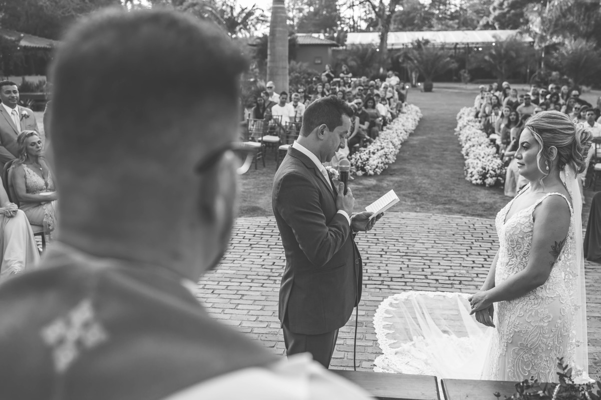 fotos casamento de dia na fazenda Dona Ines em Itatiba SP casal de noivos Michele e Rafael fotografia pelo fotografo Denis Silveira Especializado em Casamentos na fazenda