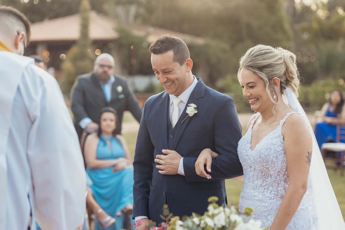 fotos casamento de dia na fazenda Dona Ines em Itatiba SP casal de noivos Michele e Rafael fotografia pelo fotografo Denis Silveira Especializado em Casamentos na fazenda