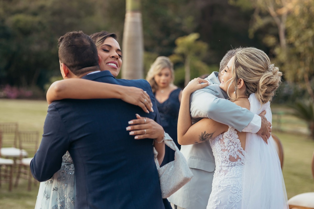 fotos casamento de dia na fazenda Dona Ines em Itatiba SP casal de noivos Michele e Rafael fotografia pelo fotografo Denis Silveira Especializado em Casamentos na fazenda