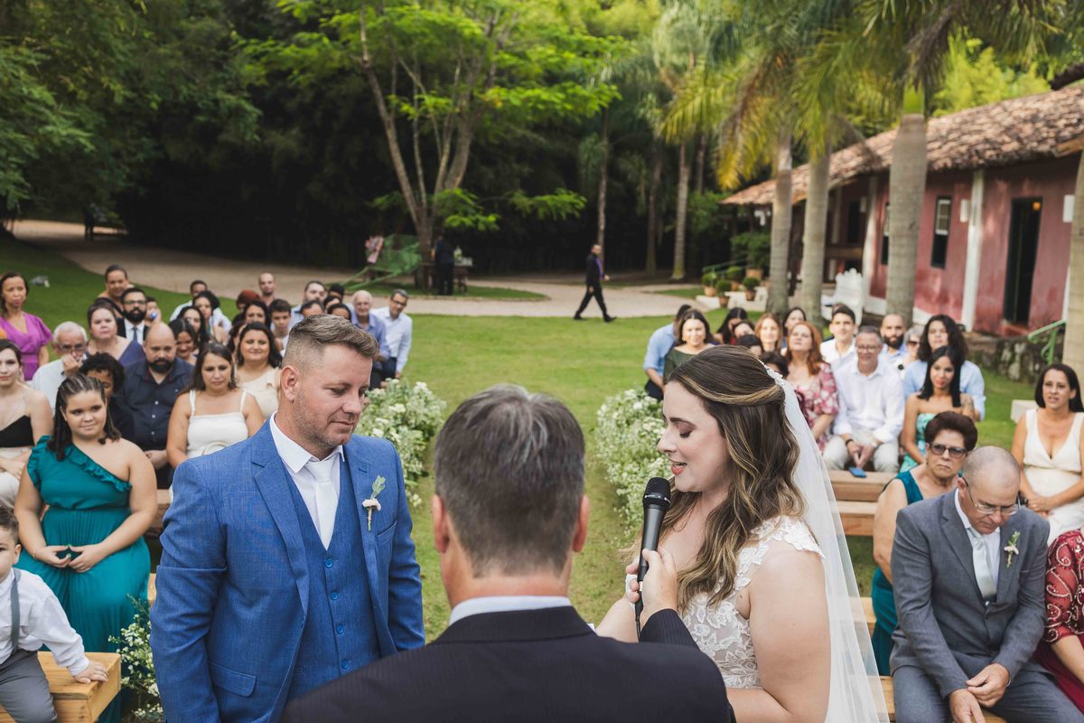 fotos casamento de dia realizado na fazenda vila rosada em Joaquim Egidio SP do casal de noivos Carol e Rafael pelo fotografo Denis Silveira Especializado em Fotografia de Casamentos em Fazenda
