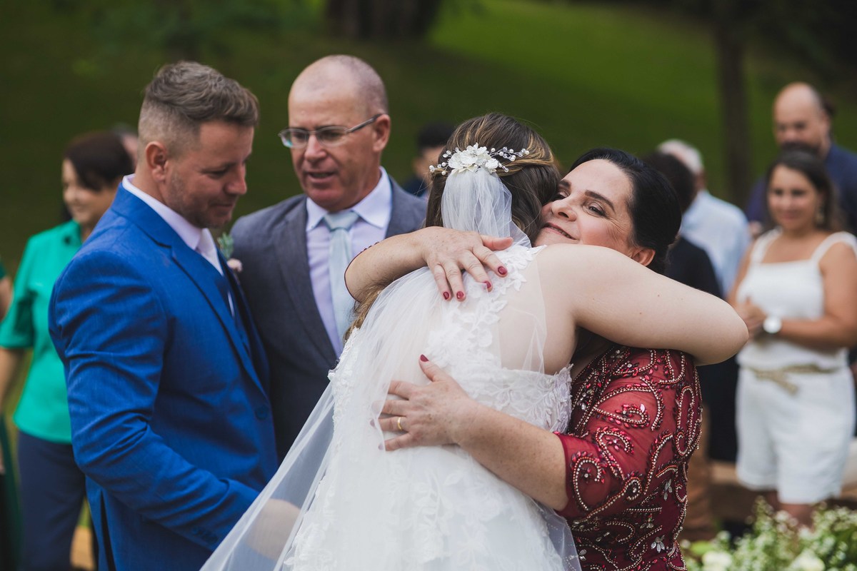 fotos casamento de dia realizado na fazenda vila rosada em Joaquim Egidio SP do casal de noivos Carol e Rafael pelo fotografo Denis Silveira Especializado em Fotografia de Casamentos em Fazenda