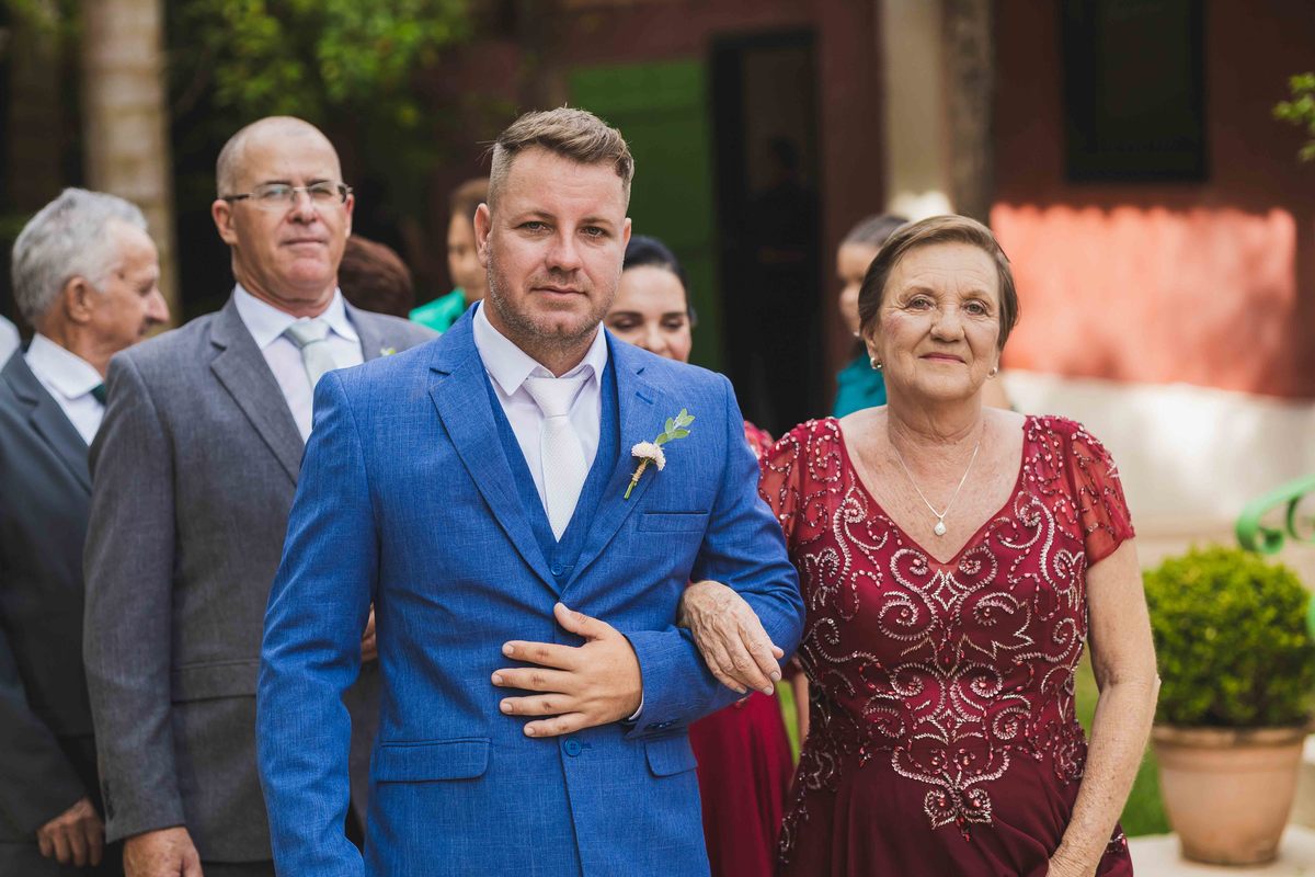 fotos casamento de dia realizado na fazenda vila rosada em Joaquim Egidio SP do casal de noivos Carol e Rafael pelo fotografo Denis Silveira Especializado em Fotografia de Casamentos em Fazenda