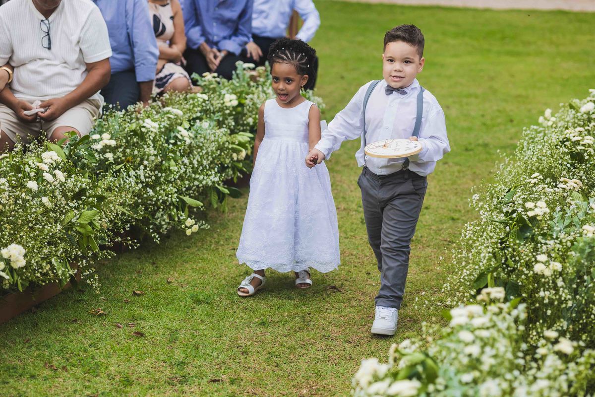 fotos casamento de dia realizado na fazenda vila rosada em Joaquim Egidio SP do casal de noivos Carol e Rafael pelo fotografo Denis Silveira Especializado em Fotografia de Casamentos em Fazenda