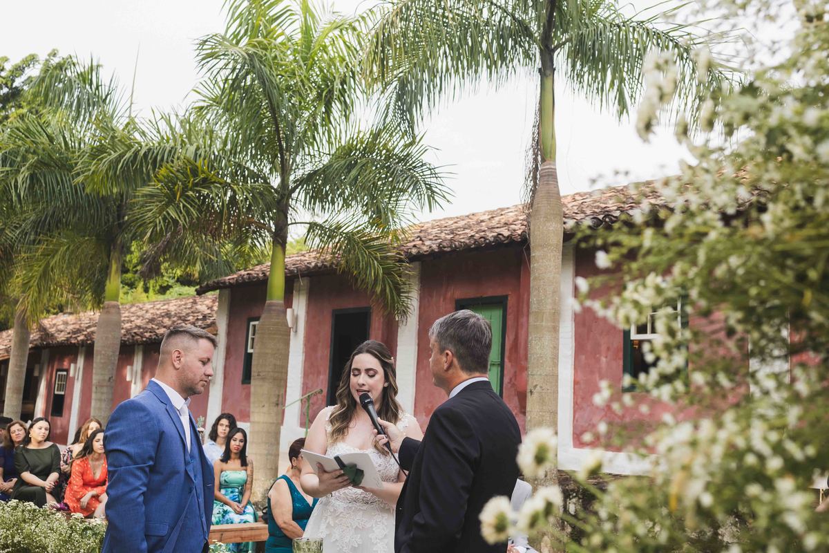 fotos casamento de dia realizado na fazenda vila rosada em Joaquim Egidio SP do casal de noivos Carol e Rafael pelo fotografo Denis Silveira Especializado em Fotografia de Casamentos em Fazenda