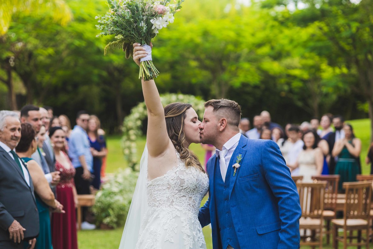 fotos casamento de dia realizado na fazenda vila rosada em Joaquim Egidio SP do casal de noivos Carol e Rafael pelo fotografo Denis Silveira Especializado em Fotografia de Casamentos em Fazenda