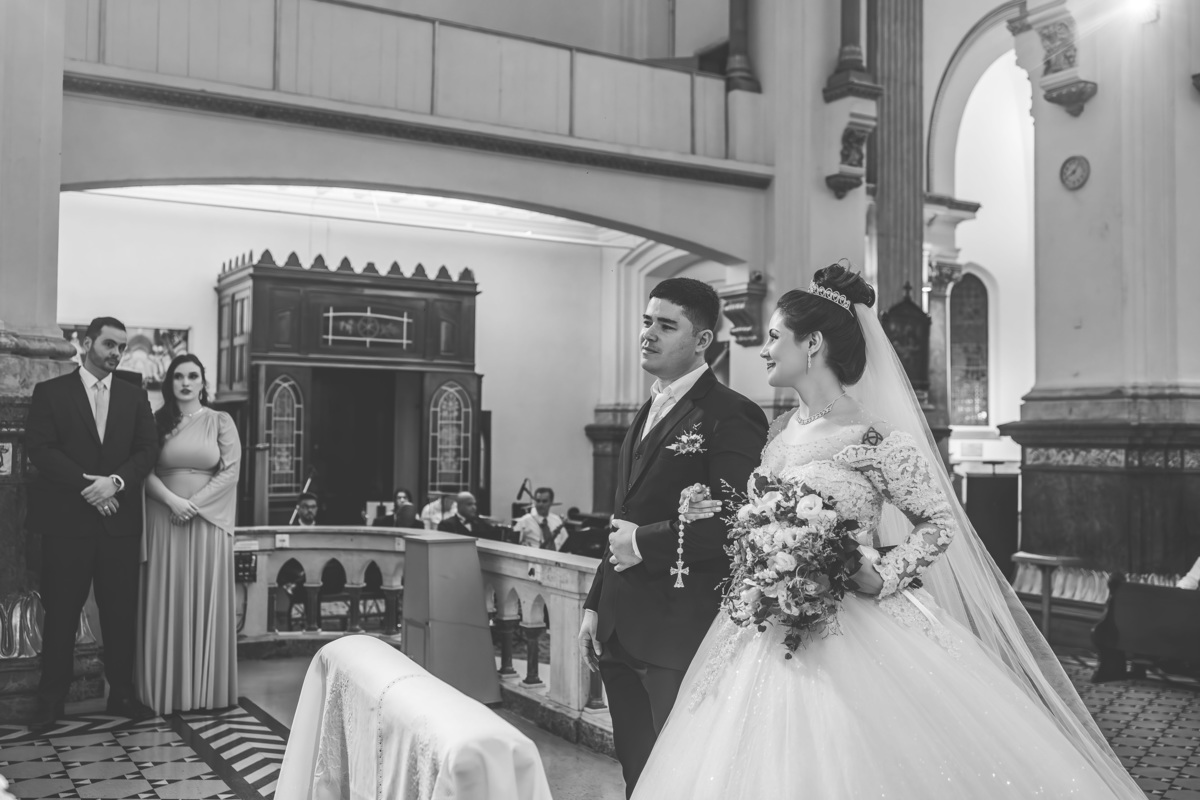 fotos cerimonia casamento igreja catolica em sao paulo casal de noivos Gabriela e Roger matrimonio religiao igreja catolica fotografo Denis Silveira Fotografia Especializado em Casamentos