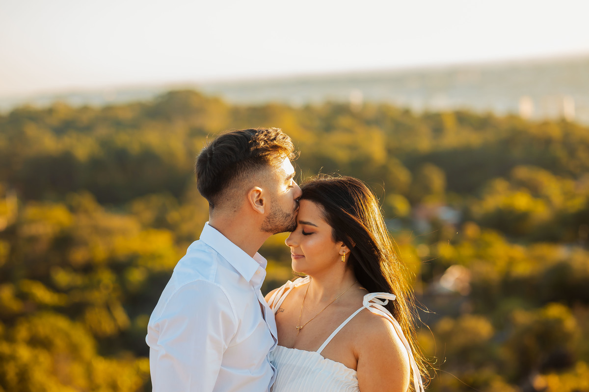 Fotos Ensaio de Casal Pré Wedding realizado em Pedreira em Valinhos SP fotografia pelo Fotografo Denis Silveira Especializado em Sessao Fotografia de Casamentos e Noivos imagens no Por do Sol em Valinhos interior de SP