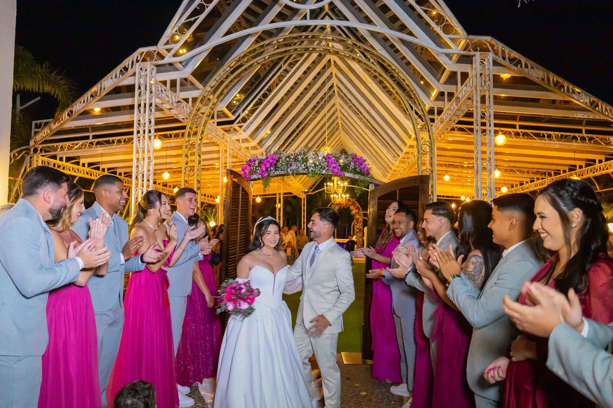 fotos Casamento Thais e Brunno em Chcara Chateau de Lumiere na cidade de Elias Fausto SP imagens pelo Fotógrafo Denis Silveira Especializado em Casamentos