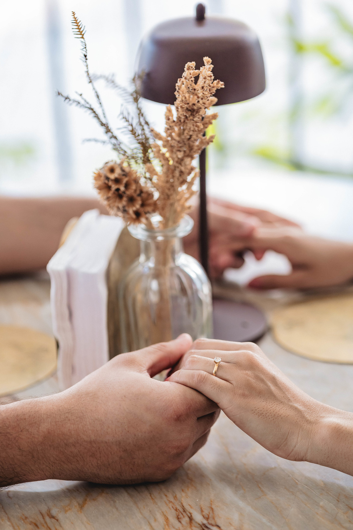 fotos ensaio de casal pré wedding estilo urbano em cafeteria em campinas no bairro do cambui Maria Antonieta Brésil fotografia pelo fotografo Denis Silveira especializado em Casamentos