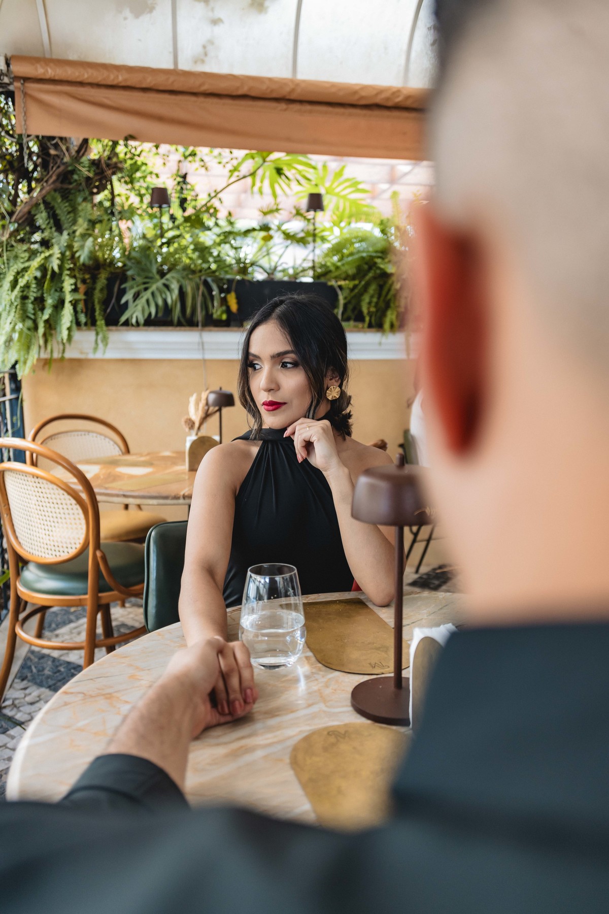 fotos ensaio de casal pré wedding estilo urbano em cafeteria em campinas no bairro do cambui Maria Antonieta Brésil fotografia pelo fotografo Denis Silveira especializado em Casamentos
