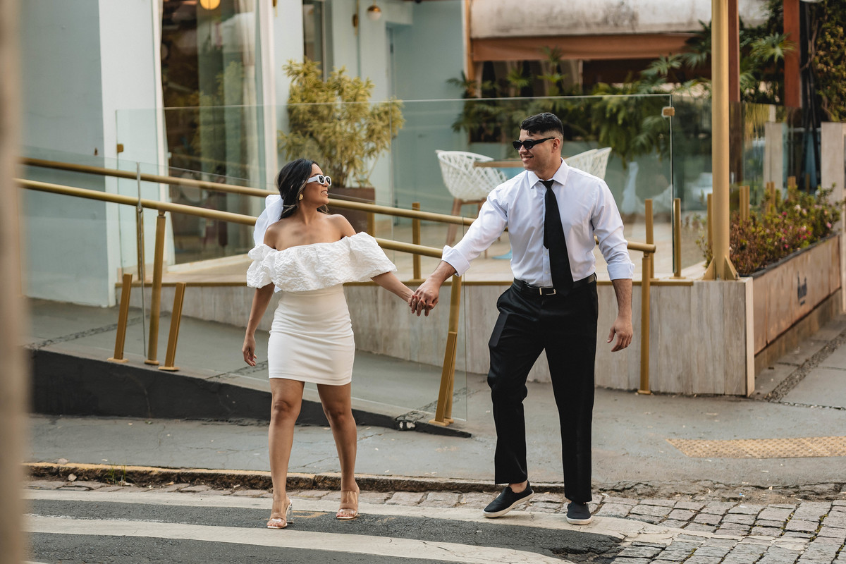 fotos ensaio de casal pré wedding estilo urbano em cafeteria em campinas no bairro do cambui Maria Antonieta Brésil fotografia pelo fotografo Denis Silveira especializado em Casamentos