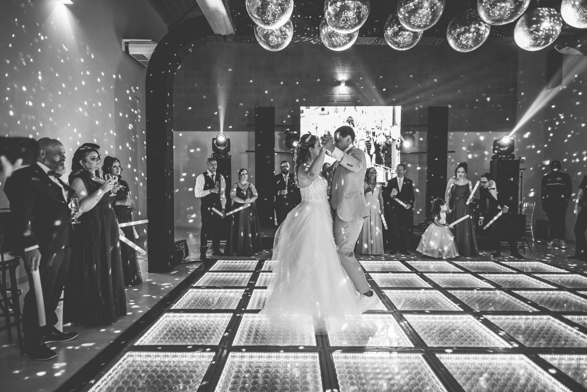 Fotos de Casamento na cidade de São Carlos SP Casal Noivos Greicy e Felipe no espaço Villa Ravello imagens pelo Fotógrafo Denis Silveira Fotógrafo Profissional de matrimonios