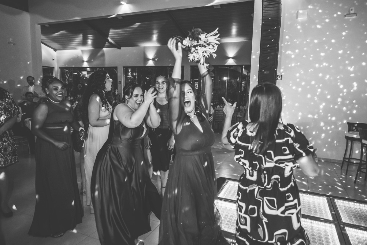 Fotos de Casamento na cidade de São Carlos SP Casal Noivos Greicy e Felipe no espaço Villa Ravello imagens pelo Fotógrafo Denis Silveira Fotógrafo Profissional de matrimonios