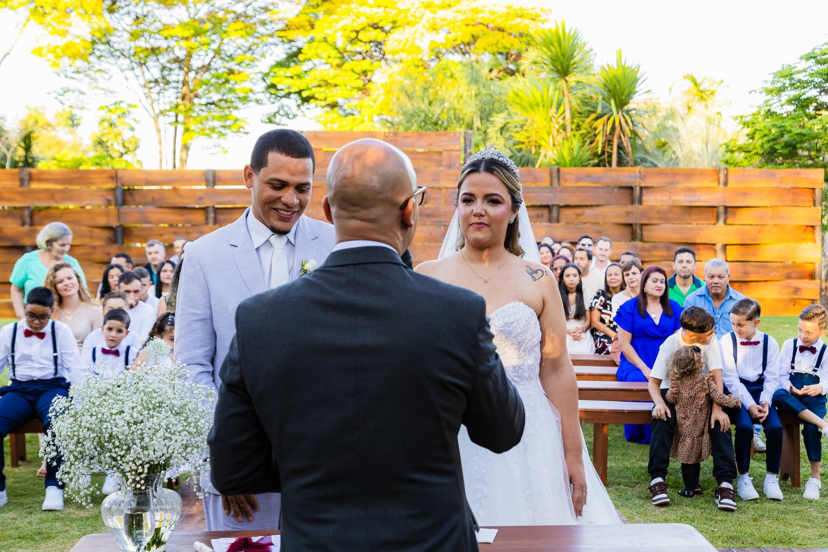 Fotos de Casamento na cidade de São Carlos SP Casal Noivos Greicy e Felipe no espaço Villa Ravello imagens pelo Fotógrafo Denis Silveira Fotógrafo Profissional de matrimonios