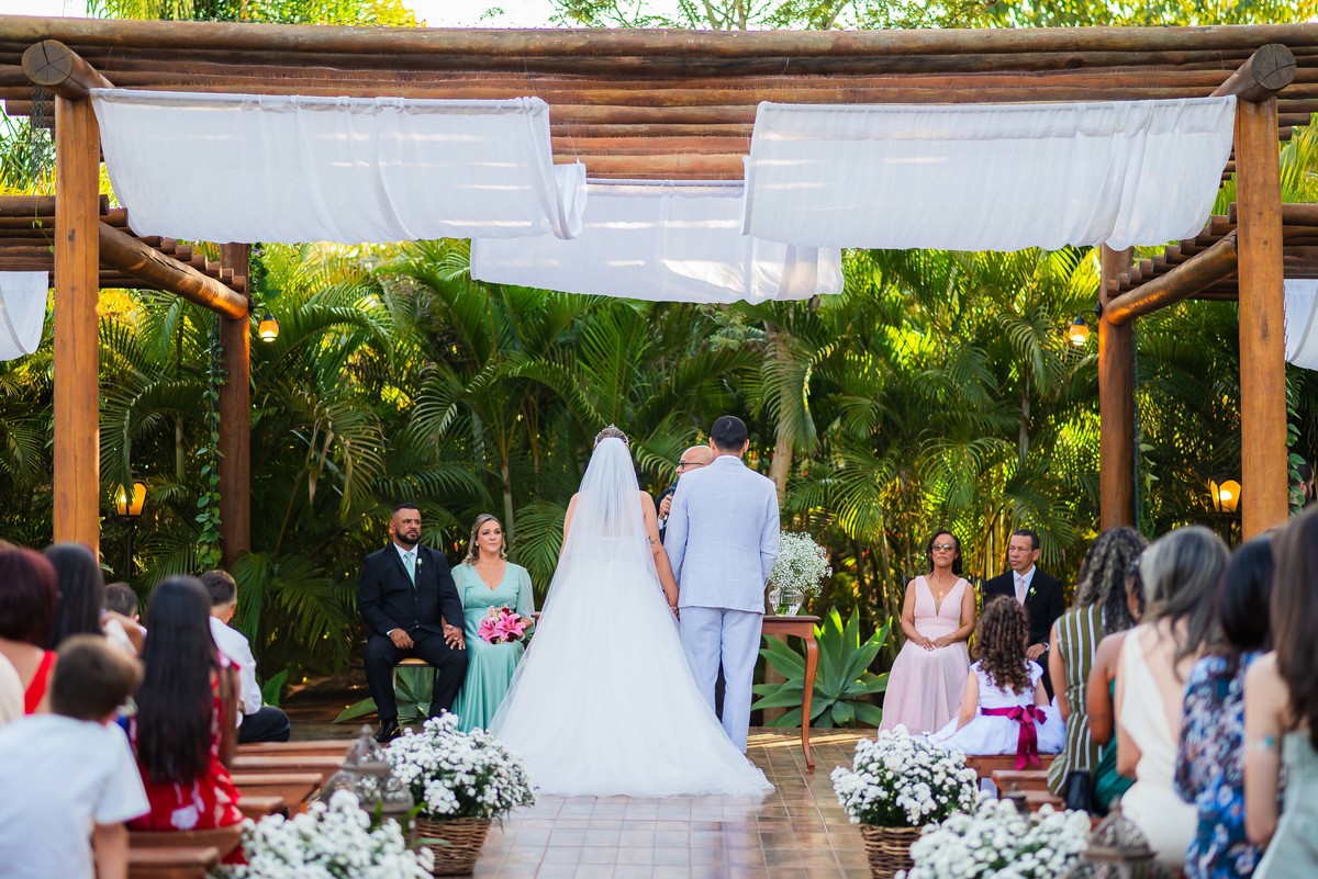 Fotos de Casamento na cidade de São Carlos SP Casal Noivos Greicy e Felipe no espaço Villa Ravello imagens pelo Fotógrafo Denis Silveira Fotógrafo Profissional de matrimonios