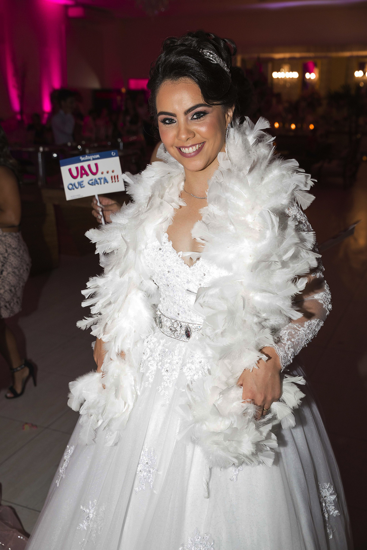 noiva vanessa vestida para festa de casamento