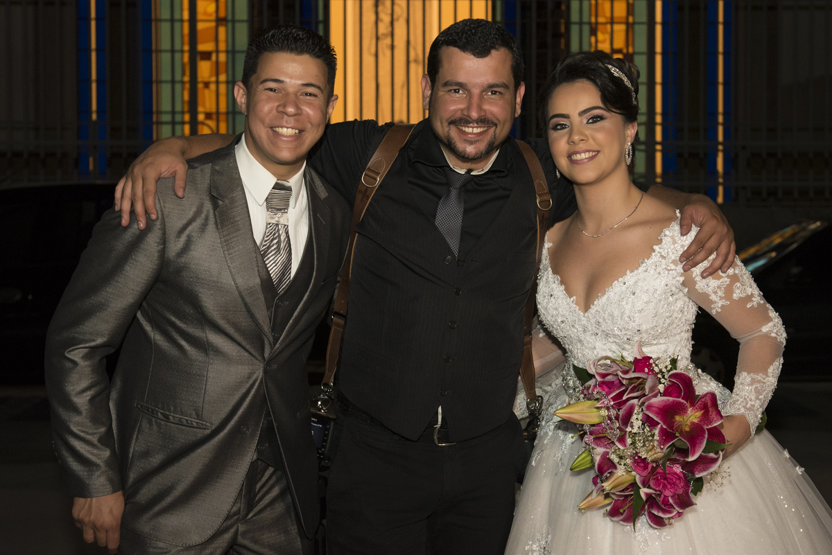 casal de noivos nathan e vanessa com o fotografo de casamentos denis silveira em paulinia sp