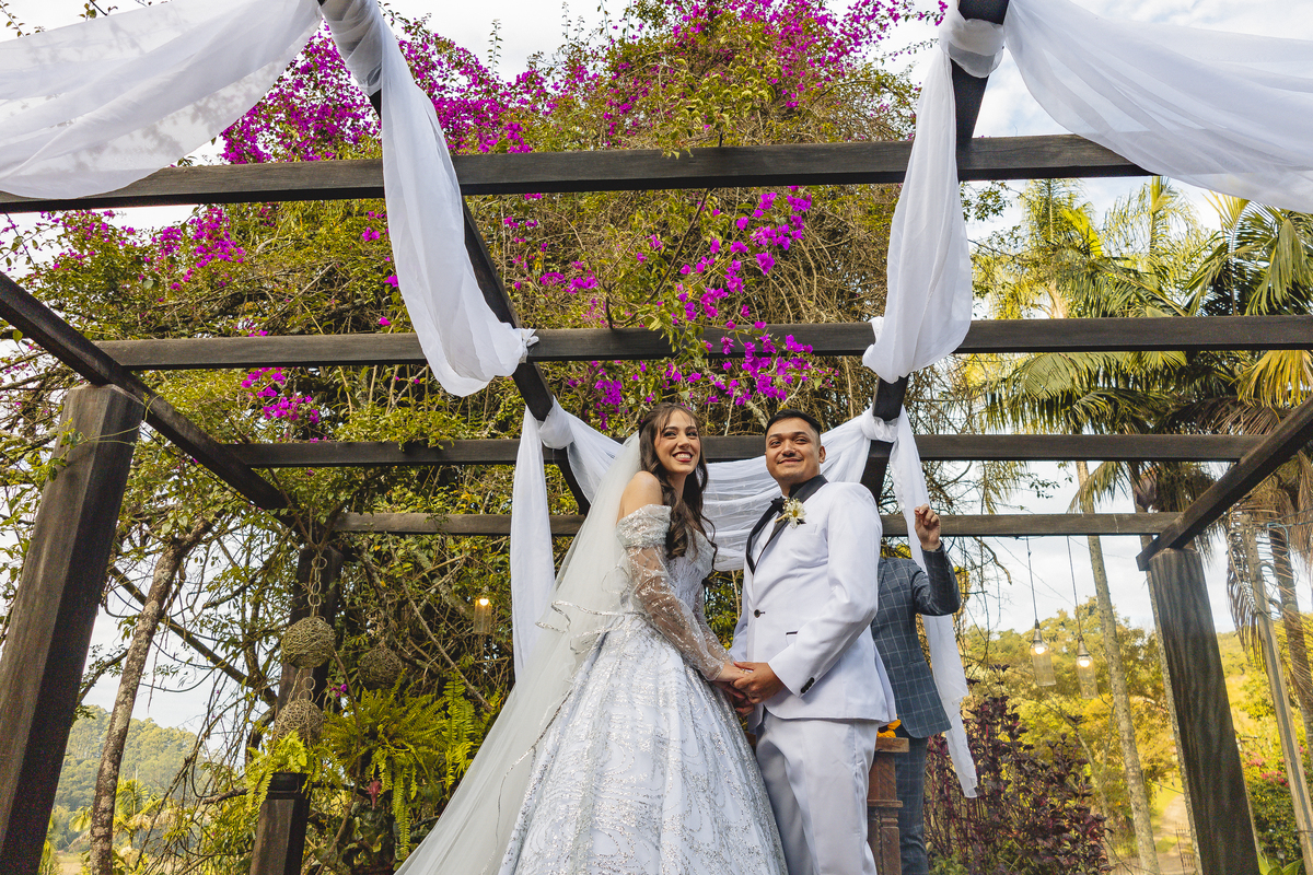 Fotos Casamento Casal Noivos Lauren e Thiago em Poços de Caldas Minas Gerais cidade do interior de MG imagens pelo fotografo Denis Silveira Especializado em Casamentos