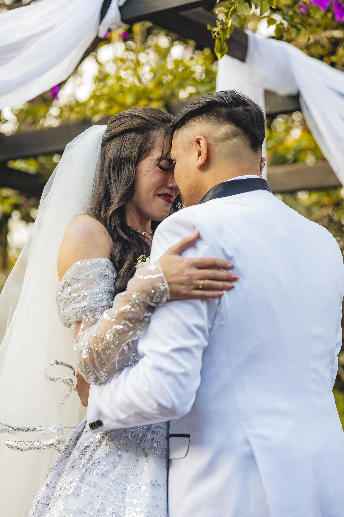 Fotos Casamento Casal Noivos Lauren e Thiago em Poços de Caldas Minas Gerais cidade do interior de MG imagens pelo fotografo Denis Silveira Especializado em Casamentos