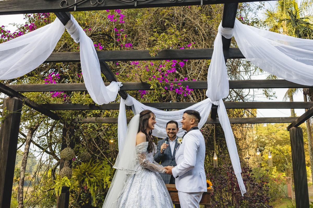 Fotos Casamento Casal Noivos Lauren e Thiago em Poços de Caldas Minas Gerais cidade do interior de MG imagens pelo fotografo Denis Silveira Especializado em Casamentos