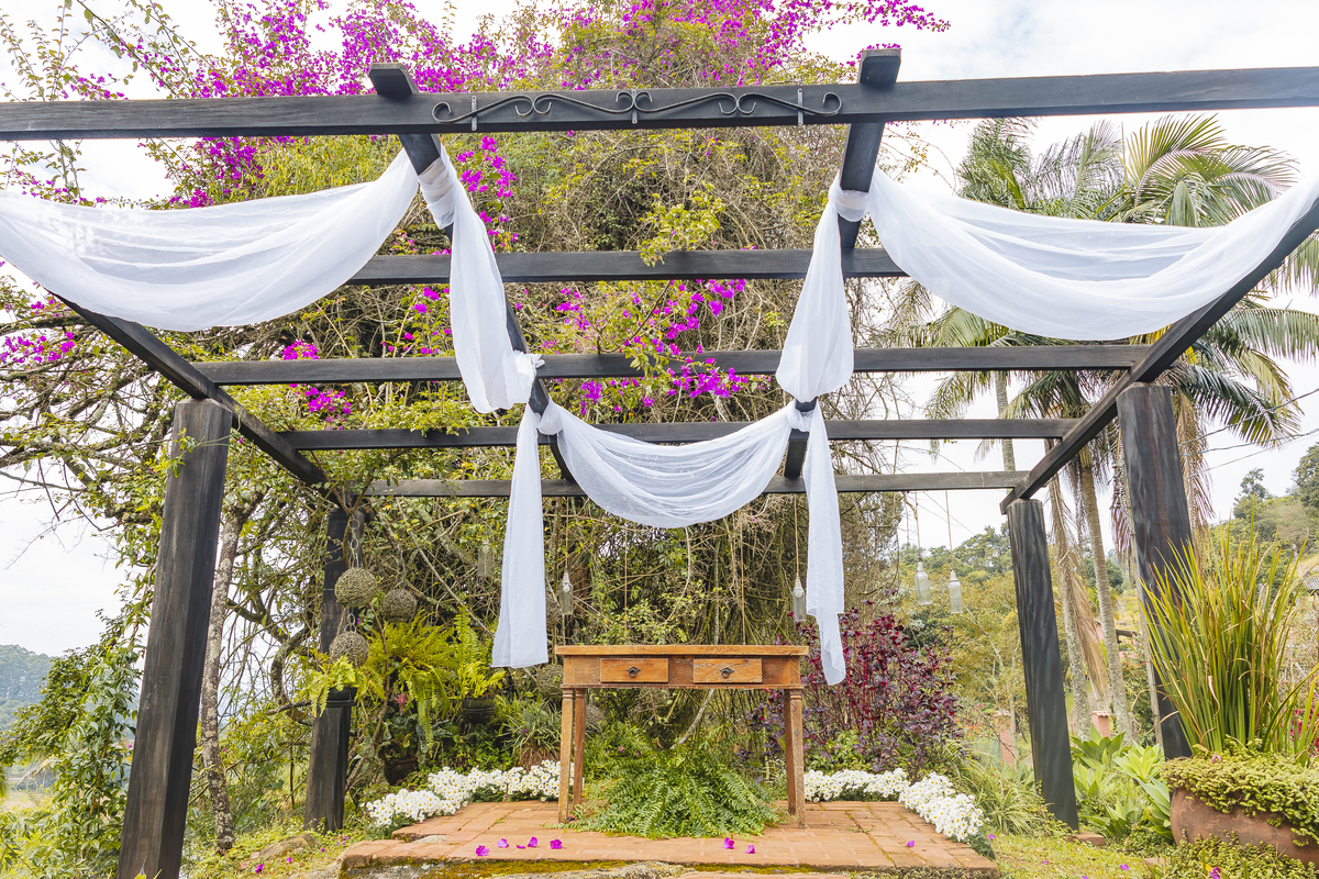 Fotos Casamento Casal Noivos Lauren e Thiago em Poços de Caldas Minas Gerais cidade do interior de MG imagens pelo fotografo Denis Silveira Especializado em Casamentos