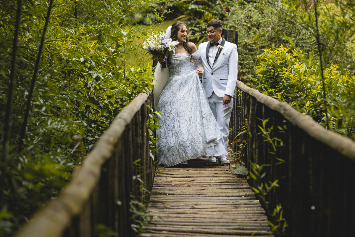 Fotos Casamento Casal Noivos Lauren e Thiago em Poços de Caldas Minas Gerais cidade do interior de MG imagens pelo fotografo Denis Silveira Especializado em Casamentos
